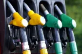 Η βενζίνη πέφτει, αλλά όχι όσο το diesel – Τι πληρώνουμε σήμερα στην αντλία