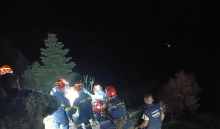 Δυσκολή επιχείρηση διάσωσης 62χρονου στη Κέρεζη Καλαβρύτων