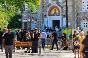 Λόγγος Αιγιαλείας: Το χωριό λύγισε στο τελευταίο αντίο στη Μαρία και τον Ολύμπιο