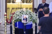 Σε κλίμα συγκίνησης η κηδεία του Νίκου Ταγαρά, τι είπε ο Κ. Μητσοτάκης