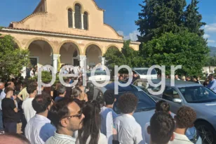 «Ήταν αγκαλιασμένοι σε όλη τους τη ζωή κι έφυγαν αγκαλιασμένο», ο συγκλονιστικός επικήδειος του Μητροπολίτη Πατρών, Χρυσόστομου, για τους Διονύση και Ηλία-Κωνσταντίνο Γκέκα, ΦΩΤΟ