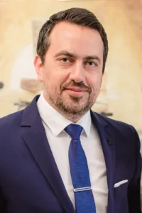 Αχαΐα: Ενοχος ξανά ο πατέρας για τον κατ’ εξακολούθηση βιασμό της κόρης του - Βίωνε την κόλαση στο σπίτι της Αχαΐα: Ενοχος ξανά ο πατέρας για τον κατ’ εξακολούθηση βιασμό της κόρης του - Βίωνε την κόλαση στο σπίτι της