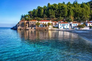 Οι «κρυφοί» παράδεισοι της ηπειρωτικής Ελλάδας για low-budget διήμερα του καλοκαιριού