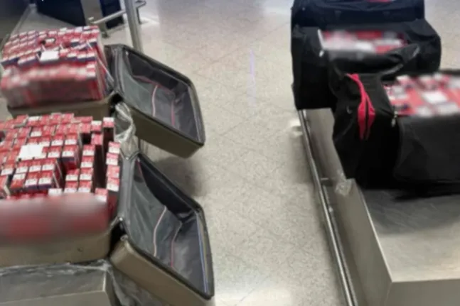 Ο σκύλος ΒΑΝΕ «μύρισε» 414.900 λαθραία τσιγάρα στο αεροδρόμιο