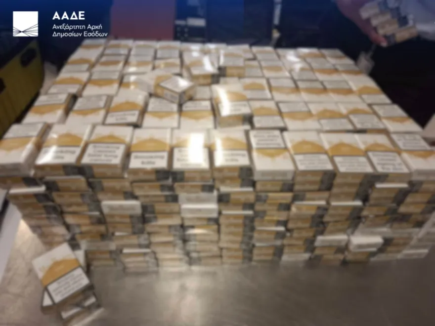 Ο σκύλος ΒΑΝΕ «μύρισε» 414.900 λαθραία τσιγάρα στο αεροδρόμιο