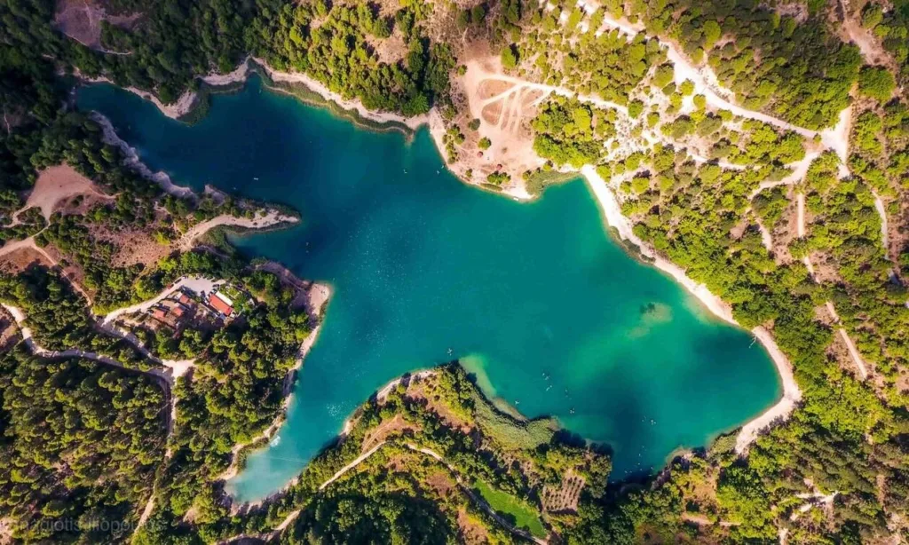 Η λίμνη-τάφος της Αχαΐας: Βουνό, χωριά και 11 κάτοικοι που έμειναν πίσω
