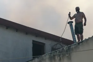 Πύρινο μέτωπο και μεγάλη μάχη με τις φλόγες στο Ωραιόκαστρο, σορός εντοπίστηκε στο δάσος, γυναίκα με εγκαύματα στο νοσοκομείο