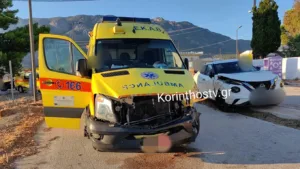 Λουτράκι: Σοβαρό τροχαίο, ΙΧ συγκρούστηκε με ασθενοφόρο, δύο τραυματίες, ΒΙΝΤΕΟ Λουτράκι: Σοβαρό τροχαίο, ΙΧ συγκρούστηκε με ασθενοφόρο, δύο τραυματίες, ΒΙΝΤΕΟ