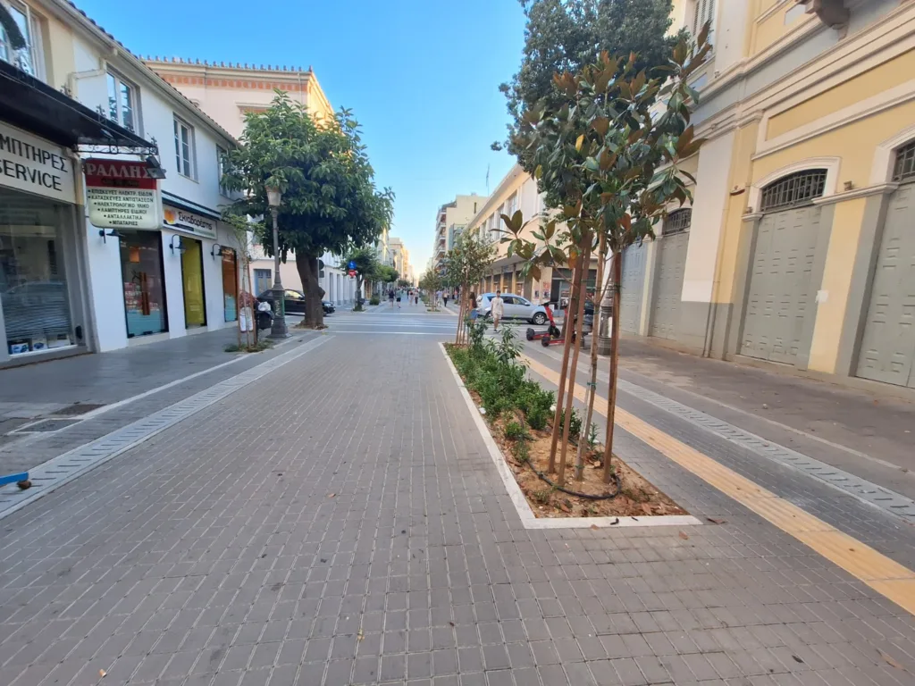 «Σύμφωνα με τη Μαιζώνος»: Από το παλιό στο νέο Δημαρχείο, ένας δρόμος αλλάζει ρόλο «Σύμφωνα με τη Μαιζώνος»: Από το παλιό στο νέο Δημαρχείο, ένας δρόμος αλλάζει ρόλο