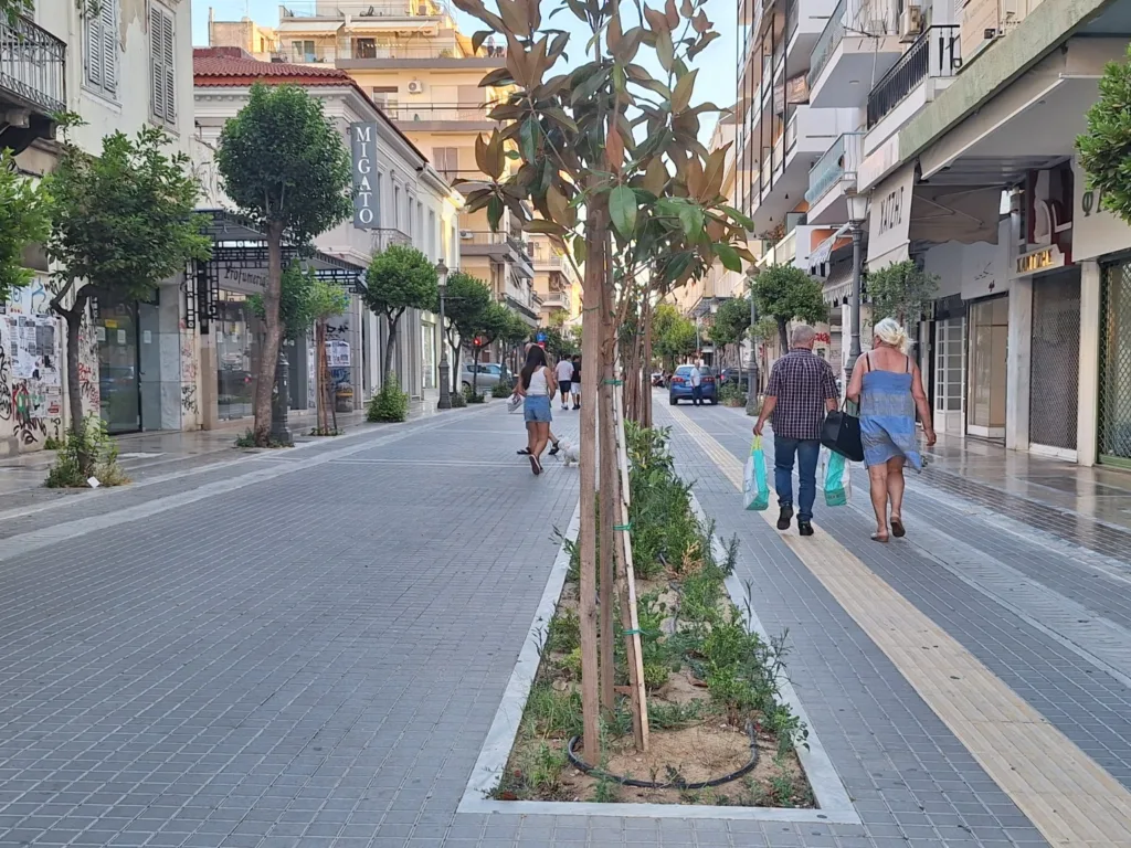 «Σύμφωνα με τη Μαιζώνος»: Από το παλιό στο νέο Δημαρχείο, ένας δρόμος αλλάζει ρόλο «Σύμφωνα με τη Μαιζώνος»: Από το παλιό στο νέο Δημαρχείο, ένας δρόμος αλλάζει ρόλο