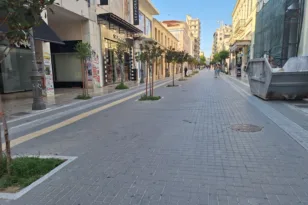«Σύμφωνα με τη Μαιζώνος»: Από το παλιό στο νέο Δημαρχείο, ένας δρόμος αλλάζει ρόλο