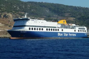 Blue Star 2: Τηλεφώνημα για βόμβα, 1.050 οι επιβαίνοντες. πλέει προς το Λαύριο για έλεγχο