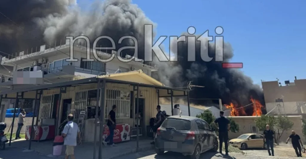 Μεγάλη φωτιά σε εργοστάσιο στο Ηράκλειο: Καίγονται σπίτια, ενεργοποιήθηκε το 112 ΒΙΝΤΕΟ