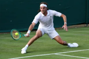 Wimbledon: Άνετη πρεμιέρα για τον Τσιτσιπά – Νίκησε τον Γκαστόν και πέρασε στον δεύτερο γύρο