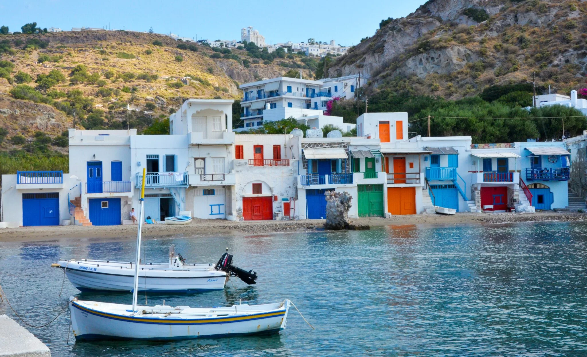 Γιατί η Μήλος είναι ένας από τους πιο ιδιαίτερους προορισμούς του Αιγαίου Γιατί η Μήλος είναι ένας από τους πιο ιδιαίτερους προορισμούς του Αιγαίου