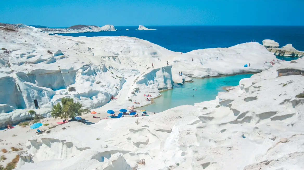 Γιατί η Μήλος είναι ένας από τους πιο ιδιαίτερους προορισμούς του Αιγαίου Γιατί η Μήλος είναι ένας από τους πιο ιδιαίτερους προορισμούς του Αιγαίου