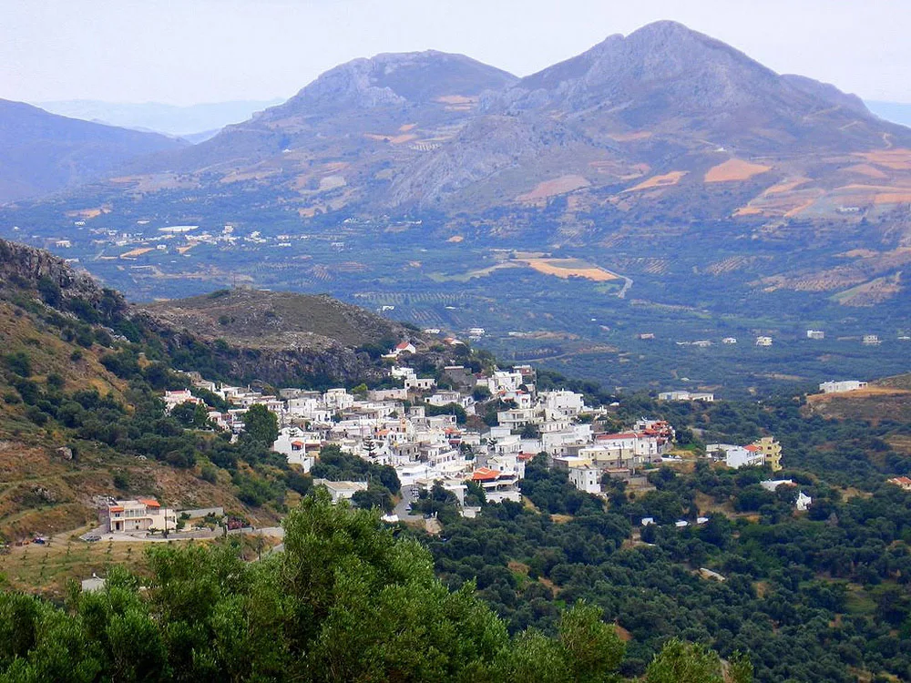 Χωριά της Κρήτης: 12 χωριά για βόλτα, φαγητό, παραλίες και εκδρομές