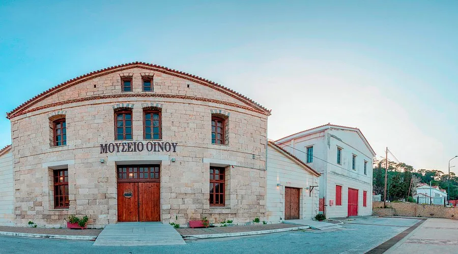 Wine Tourism: 4 ελληνικά οινοποιεία δίπλα στη θάλασσα που αξίζει να επισκεφθείς ΦΩΤΟ Wine Tourism: 4 ελληνικά οινοποιεία δίπλα στη θάλασσα που αξίζει να επισκεφθείς ΦΩΤΟ