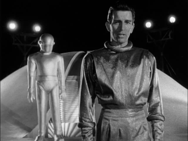 Από τον ET στα UFO του Πενταγώνου: Γιατί κάθε εποχή φτιάχνει τους δικούς της εξωγήινους Από τον ET στα UFO του Πενταγώνου: Γιατί κάθε εποχή φτιάχνει τους δικούς της εξωγήινους