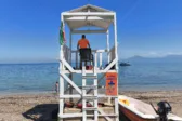 Επιασαν δουλειά στις παραλίες της Πάτρας οι ναυαγοσώστες