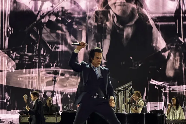 Nick Cave and The Bad Seeds: Μια καθηλωτική συναυλία και μια ασύλληπτη εμφάνιση στο Release Athens 2026