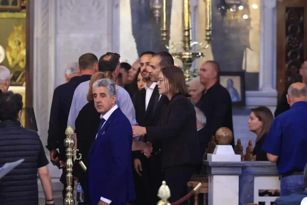 Κόρινθος: Σε κλίμα συγκίνησης το τελευταίο αντίο στον Νίκο Ταγαρά ΒΙΝΤΕΟ