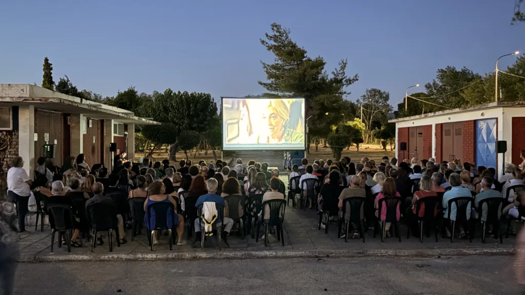 Πάτρα: Ο δάσκαλος που υποσχέθηκε στα παιδιά τη θάλασσα έρχεται στο Δημαρχείο