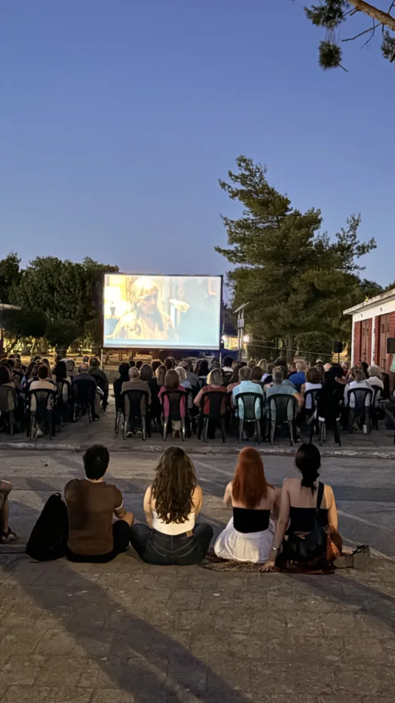 Πάτρα: Ο δάσκαλος που υποσχέθηκε στα παιδιά τη θάλασσα έρχεται στο Δημαρχείο