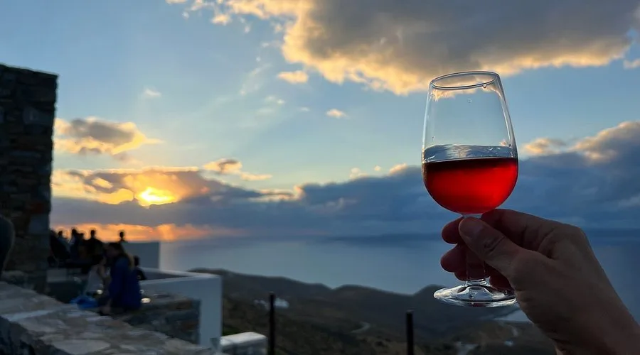 Wine Tourism: 4 ελληνικά οινοποιεία δίπλα στη θάλασσα που αξίζει να επισκεφθείς ΦΩΤΟ Wine Tourism: 4 ελληνικά οινοποιεία δίπλα στη θάλασσα που αξίζει να επισκεφθείς ΦΩΤΟ