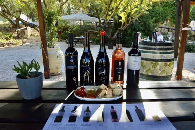 Wine Tourism: 4 ελληνικά οινοποιεία δίπλα στη θάλασσα που αξίζει να επισκεφθείς ΦΩΤΟ Wine Tourism: 4 ελληνικά οινοποιεία δίπλα στη θάλασσα που αξίζει να επισκεφθείς ΦΩΤΟ
