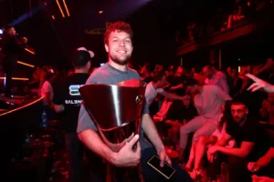 Μέχρι το πρωί στα μπουζούκια οι «back-to-back» Βασιλιάδες: Το party του Ολυμπιακού στη Λιόλιου με τα δύο τροπαια στην πίστα ΦΩΤΟ-ΒΙΝΤΕΟ Ολυμπιακός Λιόλου