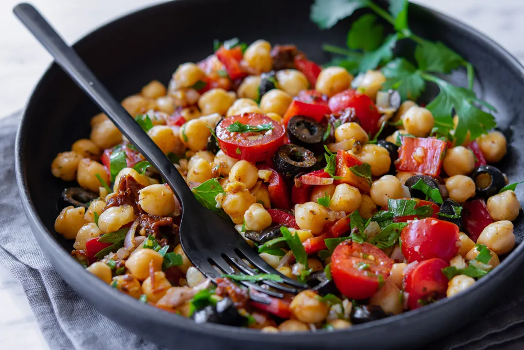 Τα superfoods του καλοκαιριού: Από το καρπούζι μέχρι τα όσπρια σε κρύες σαλάτες