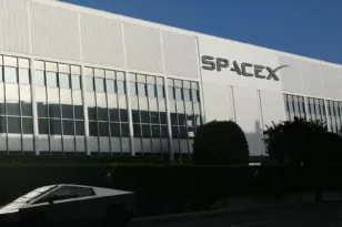 Wall Street: Η SpaceX στα 1,8 τρισ. και ο Μασκ στο κατώφλι του τρισεκατομμυριούχου