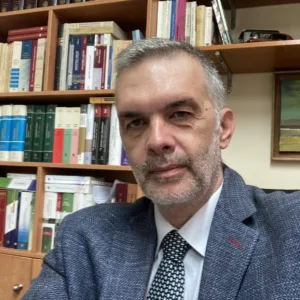 Τρομακτικό περιστατικό στον πεζόδρομο της Ρήγα Φεραίου: Επιναν καφέ και λούστηκαν τα λύματα