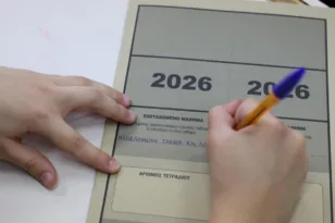 Πανελλαδικές: Σε ποιες δημοφιλείς σχολές πέφτουν οι βάσεις