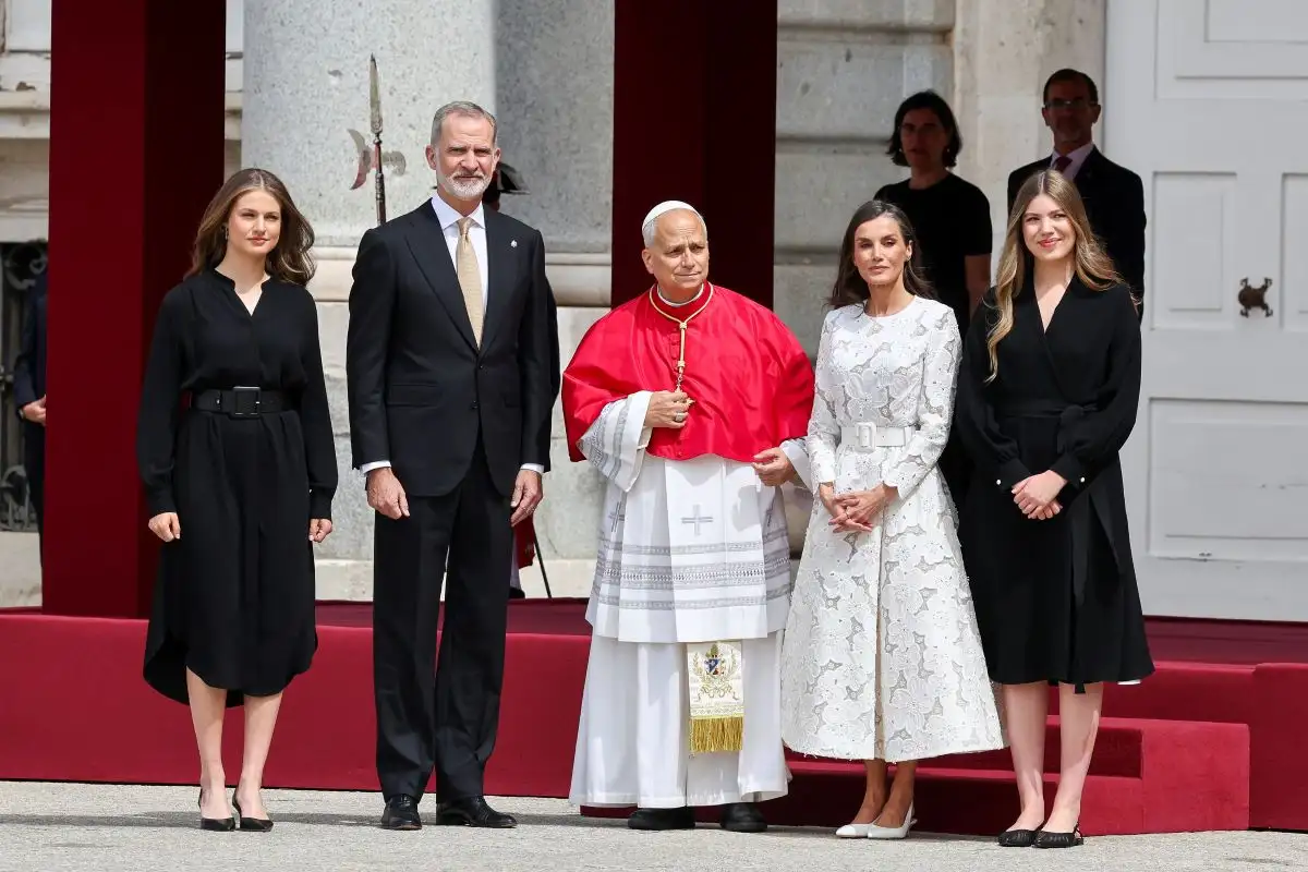 «Viva el Papa»: Θερμή υποδοχή στον Πάπα Λέοντα ΙΔ΄ στη Μαδρίτη «Viva el Papa»: Θερμή υποδοχή στον Πάπα Λέοντα ΙΔ΄ στη Μαδρίτη