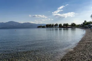 Οι παραλίες της Αιγιάλειας που «κλέβουν» την παράσταση φέτος το καλοκαίρι
