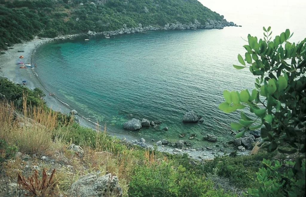Καρδαμύλη: Γιατί το «στολίδι» της Μάνης παραμένει ο top elite προορισμός του καλοκαιριού Καρδαμύλη: Γιατί το «στολίδι» της Μάνης παραμένει ο top elite προορισμός του καλοκαιριού