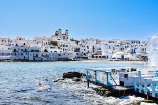 Πάρος travel guide: Τι να δεις, πού να κολυμπήσεις και γιατί αξίζει μια μέρα στην Αντίπαρο