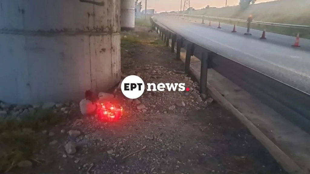 Πάτρα: Λουλούδια για τον Ηλία στο σημείο του δυστυχήματος – Συγκλονίζει η διπλή απώλεια