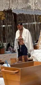 Βαγγέλης Παυλίδης: Ο σούπερ σταρ της Μπενφίκα χαλαρώνει στον Πάνορμο της Μυκόνου,ΦΩΤΟ