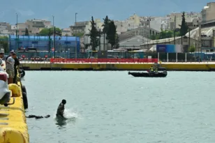 Τραγωδία στον Πειραιά: Νεκρός ο οδηγός ταξί που έπεσε στη θάλασσα στην Πύλη Ε4