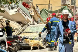 «Είδα την πολυκατοικία να πέφτει σαν χαρτόκουτο» τόνισε αυτόπτης μάρτυρας στα Πετράλωνα