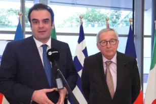 Γιούνκερ σε Πιερρακάκη: «Κανείς δεν πίστευε ότι Έλληνας υπουργός θα ήταν στο τιμόνι του Eurogroup»