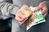 Εργαζόμενοι σε αναδρομική αύξηση μισθού