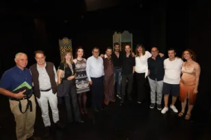 Πάτρα: Ο «Επιθεωρητής» έκανε πρεμιέρα με ροκ ρυθμό και βγαίνει στις γειτονιές ΦΩΤΟ