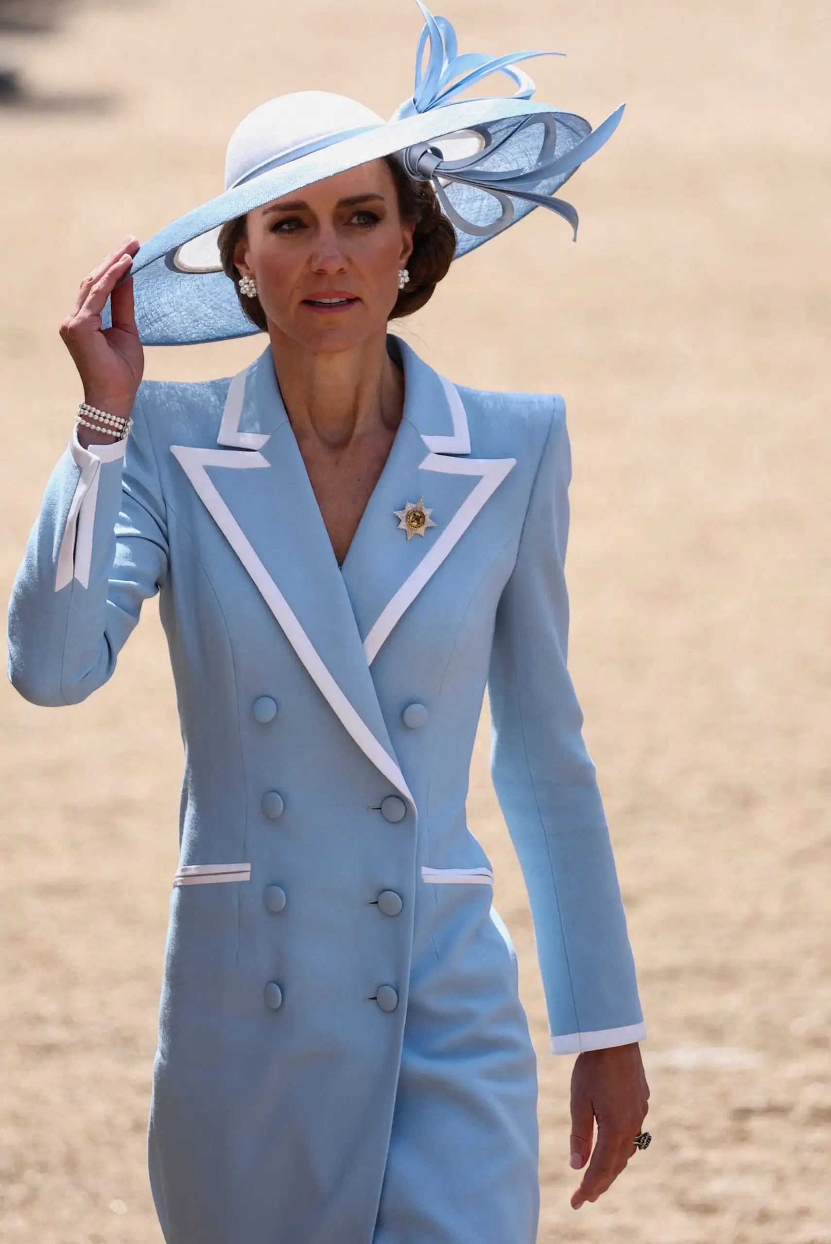 Κέιτ Μίντλετον: Η γαλάζια εμφάνιση στο Trooping the Colour που έκλεψε τις εντυπώσεις Κέιτ Μίντλετον: Η γαλάζια εμφάνιση στο Trooping the Colour που έκλεψε τις εντυπώσεις