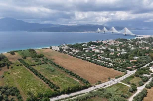 Πάτρα: Πέφτουν φράχτες, ανοίγουν δρόμοι – Εκκαθάριση στην παράκτια ζώνη ανάμεσα σε Ρίο και Καστελλόκαμπο
