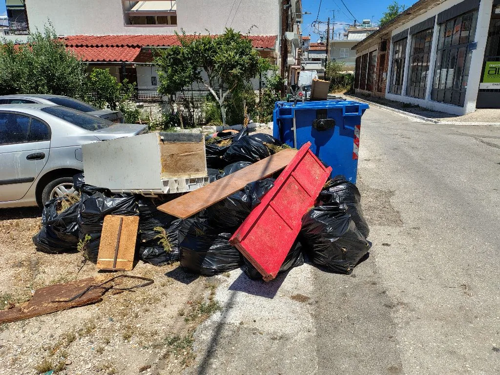 Η Πάτρα όπως τη δηλώνουν οι πολίτες: Κάδοι, λακκούβες, φώτα και πεζοδρόμια Η Πάτρα όπως τη δηλώνουν οι πολίτες: Κάδοι, λακκούβες, φώτα και πεζοδρόμια