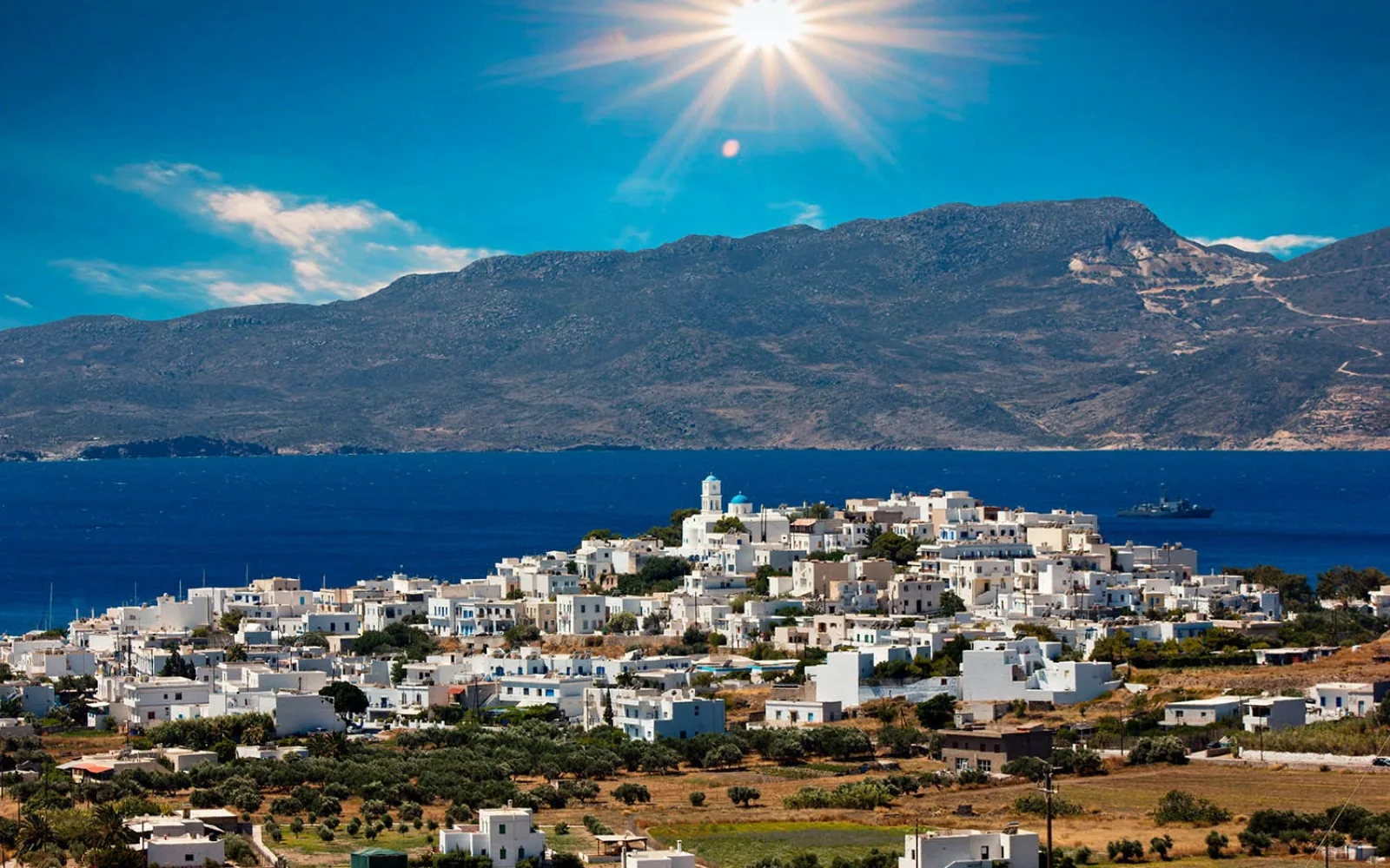 Γιατί η Μήλος είναι ένας από τους πιο ιδιαίτερους προορισμούς του Αιγαίου Γιατί η Μήλος είναι ένας από τους πιο ιδιαίτερους προορισμούς του Αιγαίου